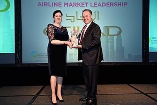 Etihad Airways становится лидером авиационного рынка.