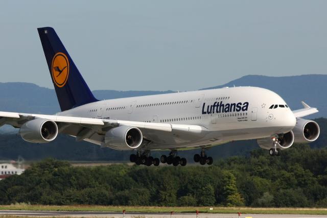 Авиакомпания Lufthansa определилась с датой введения новых тарифов без багажа.