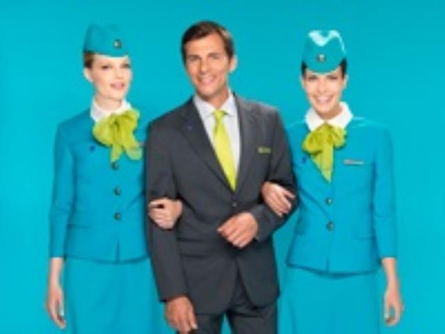 "S7 Airlines" вводит новую летнюю форму бортпроводников