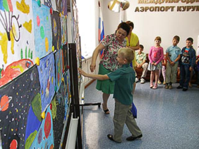 Дети рисуют свой космос