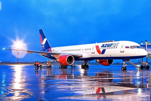 Рейс авиакомпании Azur Air из Петербурга в Пальма-де-Майорку задержали на шесть часов