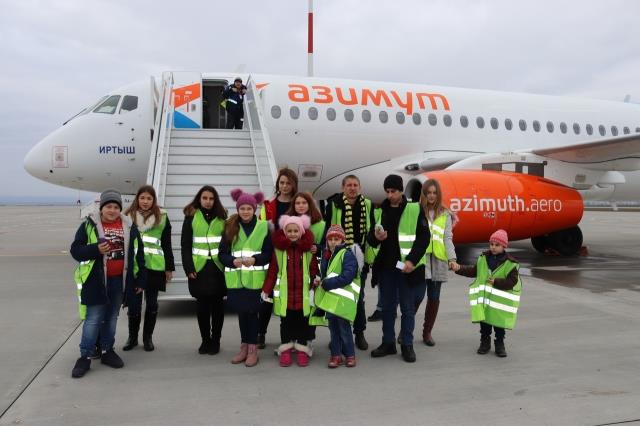 «Азимут» провела экскурсию в аэропорту Платов для воспитанников центра помощи детям