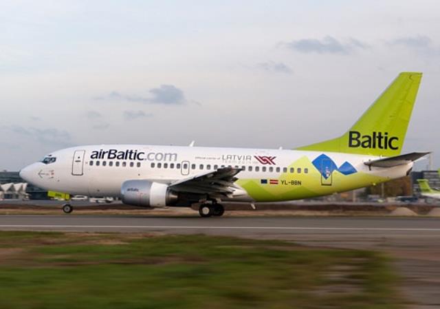AirBaltic нарисовала горы на своем самолете 