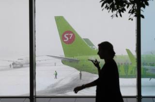 В воронежском аэропорту тягач врезался в самолет авиакомпании S7