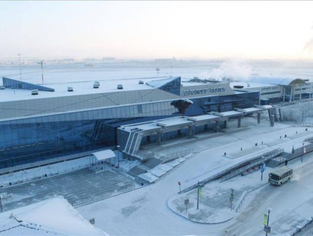 Аэропорт «Якутск» начал принимать задержанные рейсы