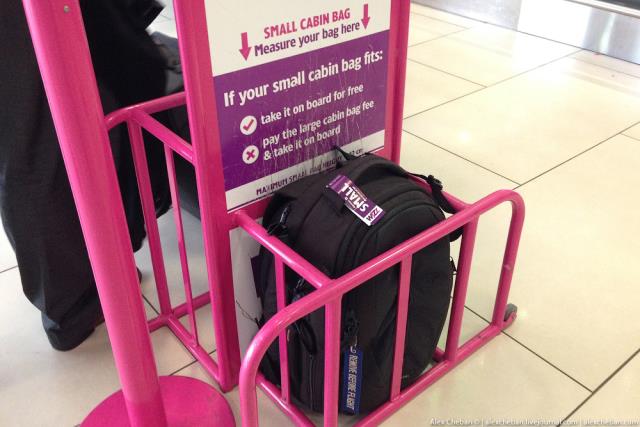 Авиакомпания Wizz Air позволила брать на борт два предмета ручной клади некоторым пассажирам.