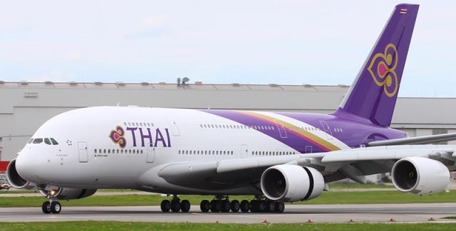 Авиакомпания Thai Airways не будет перевозить полных пассажиров