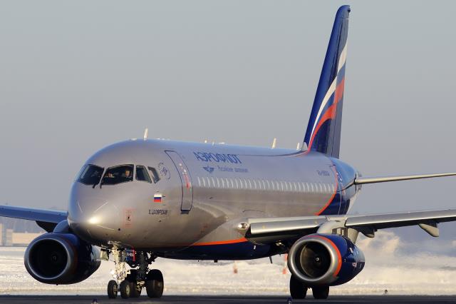 "Сбербанк Лизинг" передал "Аэрофлоту" два новых самолета Sukhoi SuperJet 100.