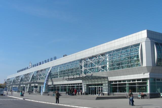 Аэропорт «Толмачево» намерен стать вторым центром базирования Ан-148
