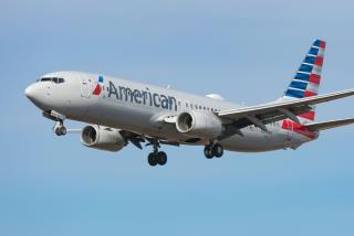 American Airlines потребует от пассажиров носить маски в аэропортах и на борту