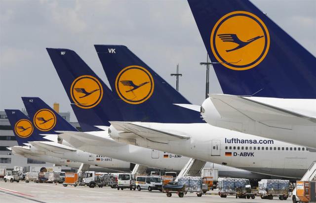 Авиакомпания Lufthansa отменила почти 900 рейсов из-за забастовки пилотов.