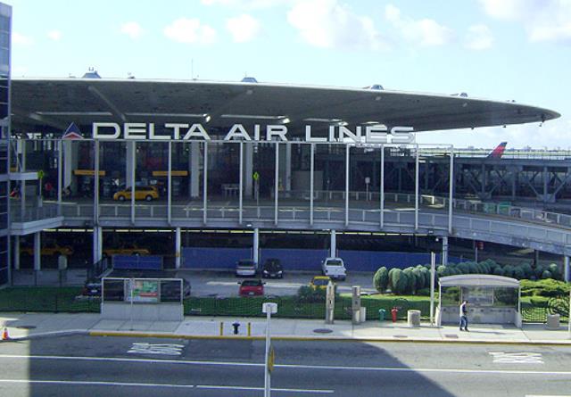 Американская авиакомпания Delta Air Lines купит 3,55% акций China Eastern Airlines.