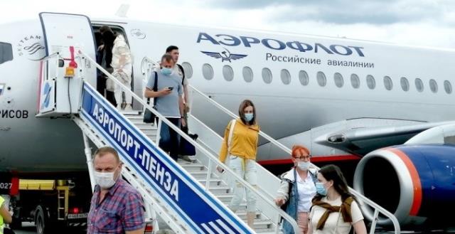 В Пензе первый самолет «Аэрофлота» встретили водной аркой
