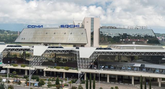 Аэропорт Сочи задержал вылет четырех рейсов из-за непогоды