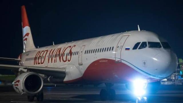 Пассажиры застрявшего в Сочи самолета Red Wings вылетели в Москву