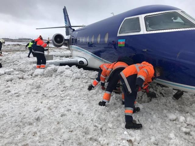 В Шереметьево бизнес-джет выкатился за пределы ВПП
