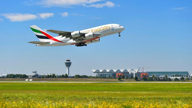 Авиакомпания Emirates будет забирать багаж из дома пассажиров