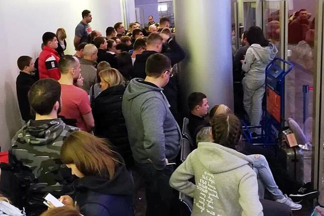 Более 400 пассажиров почти сутки не могут вылететь из Шереметьево
