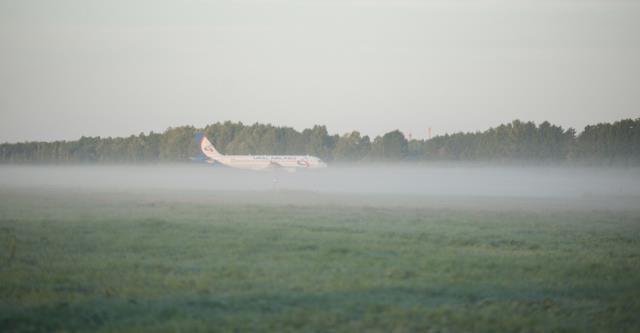 Самолеты из Москвы и Екатеринбурга не могут приземлиться в Томске из-за тумана
