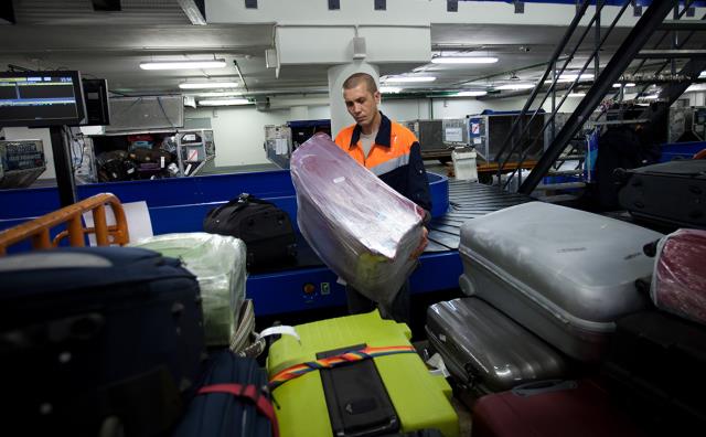 Минтранс сообщил о тонне неразобранного багажа в Шереметьево