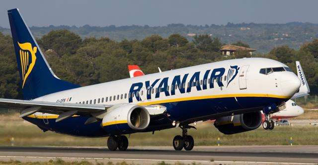 Ryanair отменяет до 50 рейсов в день из-за сбоев с графиком отпусков пилотов