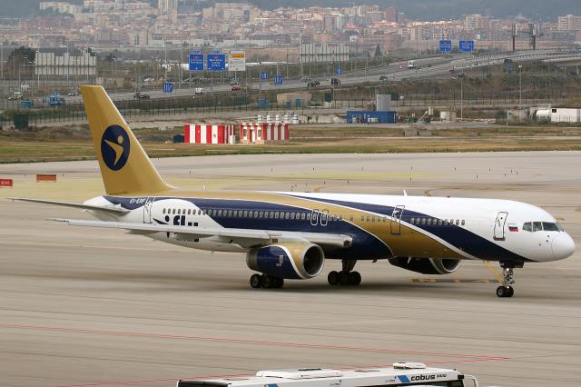 Авиакомпания I fly задержала еще два рейса более чем на сутки