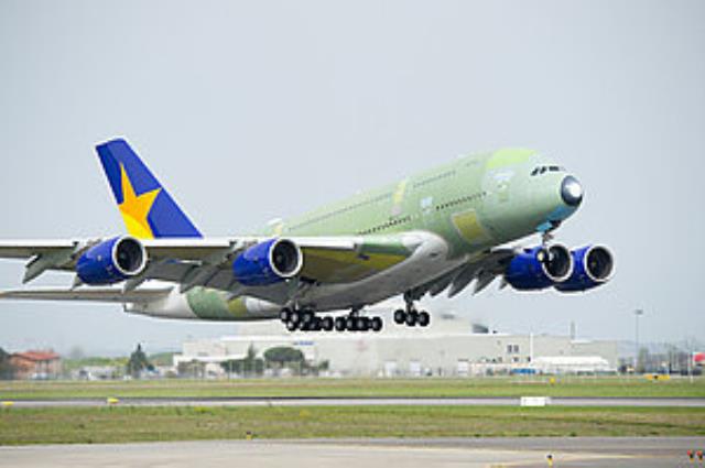 Airbus A380 для авиакомпании SkyMark впервые поднялся в воздух.