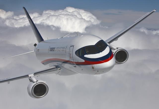 Superjet 100 долетел до Венеции