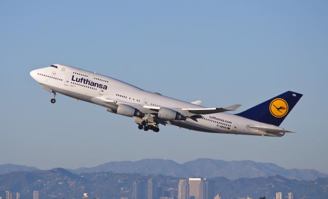 Авиакомпания "Lufthansa" достигла соглашения с бортпроводниками.