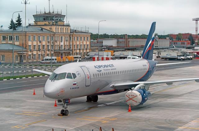 Из-за поломки Sukhoi Superjet не смог вылететь из Салехарда в Москву
