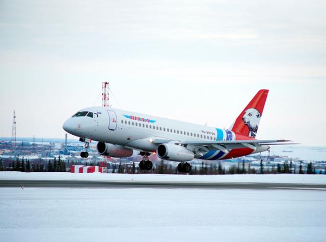 Самолет авиакомпании «Ямал» совершил вынужденную посадку в Салехарде