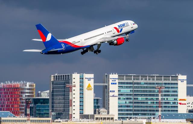 Росавиация и Ростуризм поручили Azur Air срочно приступить к устранению недочетов в работе