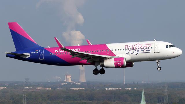 HA-LWU:Airbus A320-200:Wizz Air