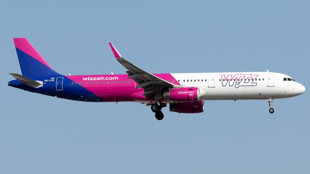 HA-LXE:Airbus A321:Wizz Air